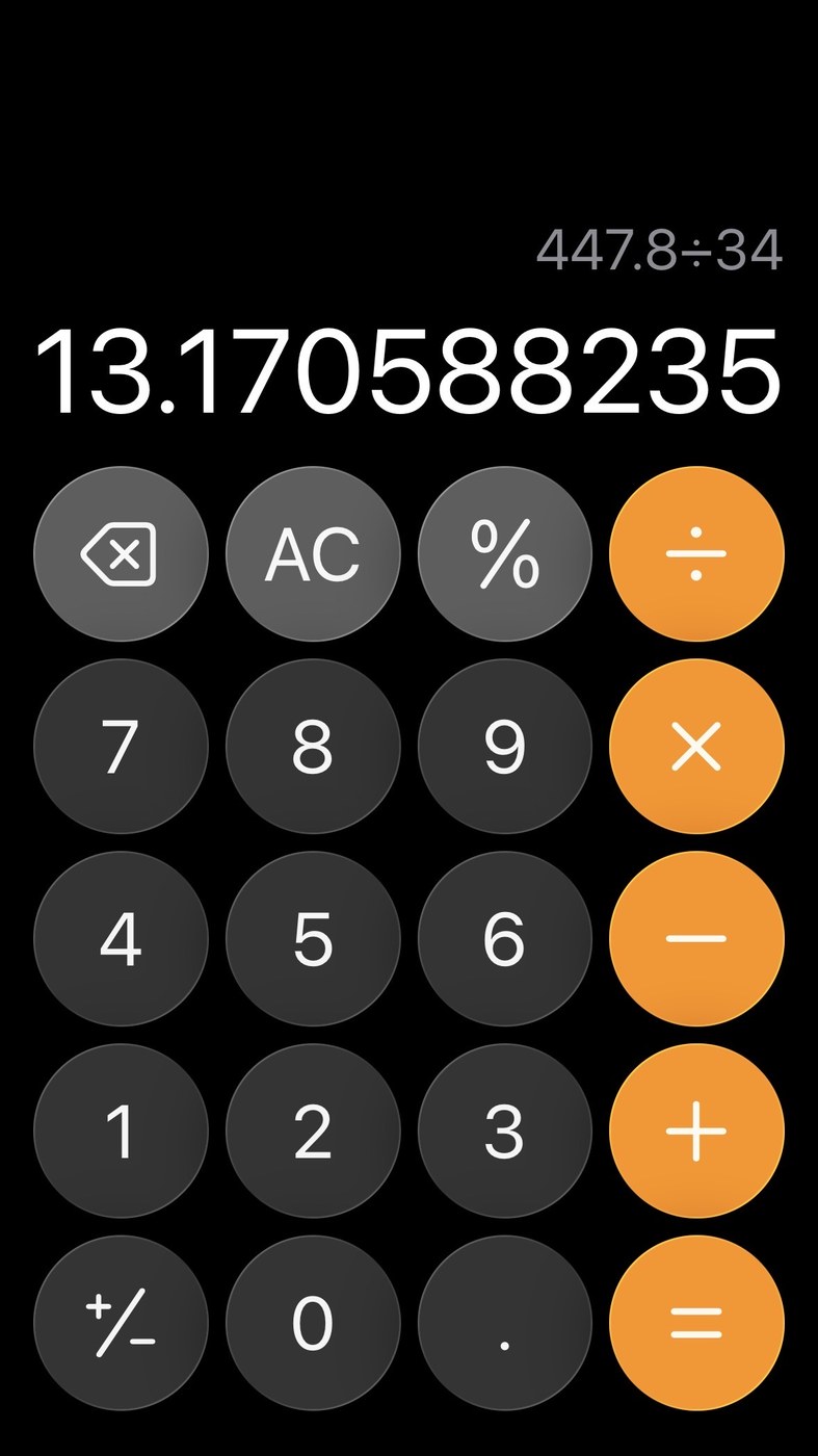 447.8kmを34リットルで割り13.170588235km/Lを計算した電卓画面